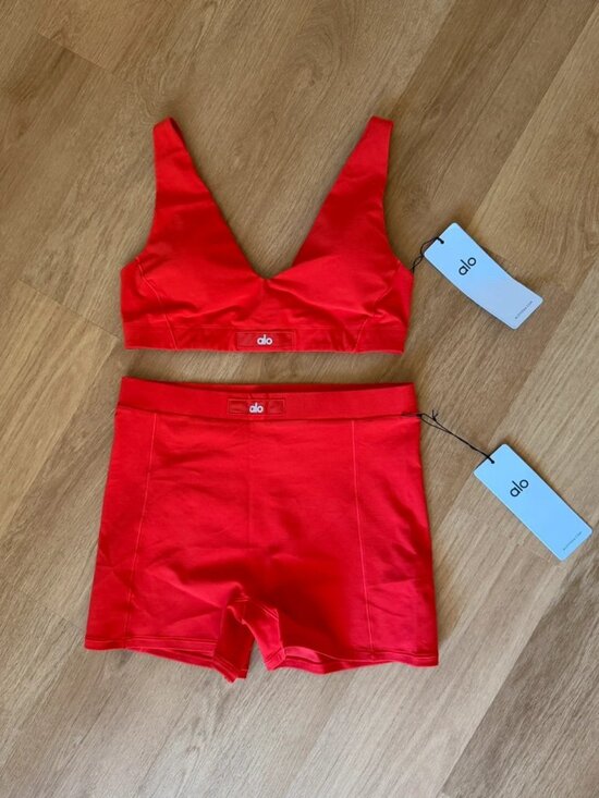 ALO Yoga Pants - Alo Yoga Red Sports Set Women's Size M